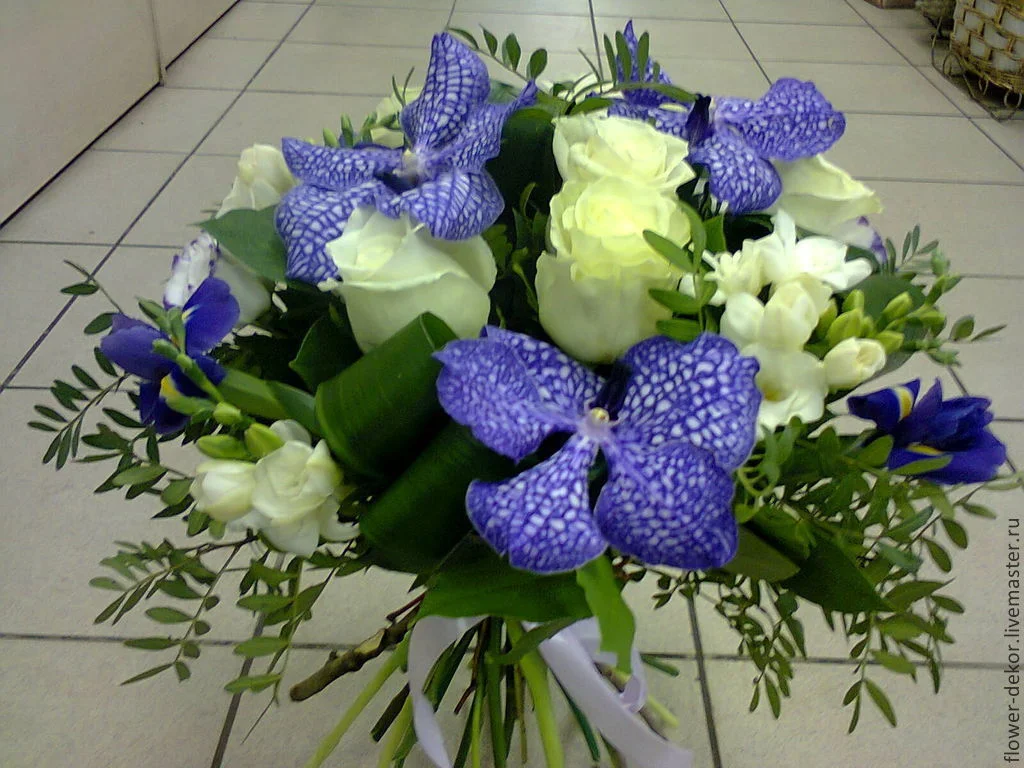 aed168466fd258611251f126ab--tsvety-floristika-buket-s-orhideej-vanda.webp