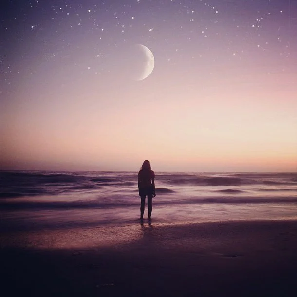 alone-dark-girl-moon-Favim.com-1520117.webp