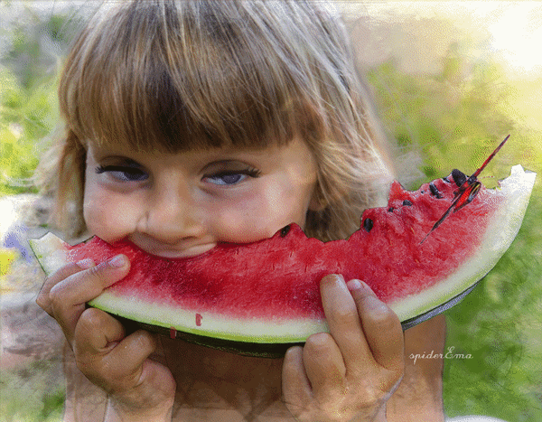 анимированная_открытка_девочка_ест_арбуз.gif