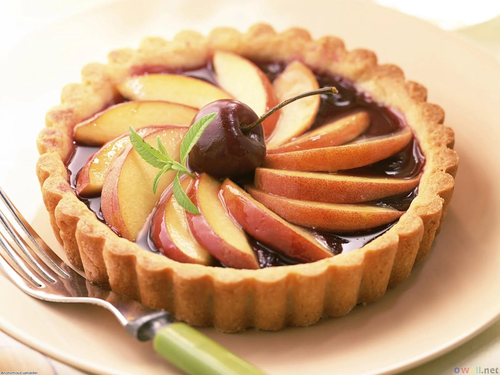 apple_pie_with_cherry_1600x1200.webp