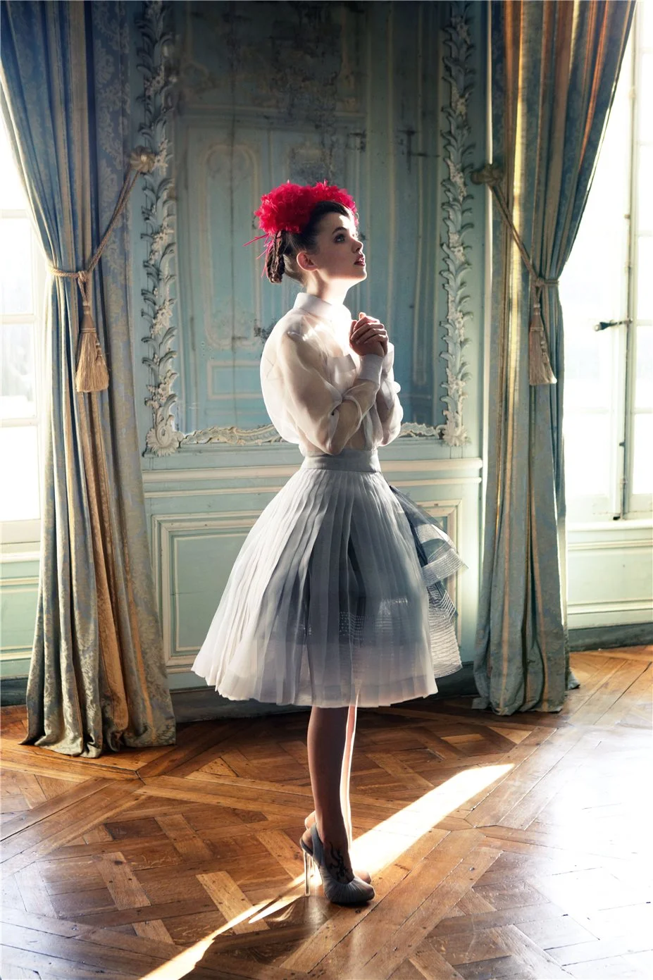 Astrid_Berges_Frisbey_by_Ellen_von_Unwerth_01.webp