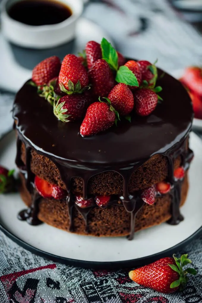 babf938cc0e63dbf36e9abad4dcd13fe--recipes-for-chocolate-cake-strawberry-chocolate-cakes.webp