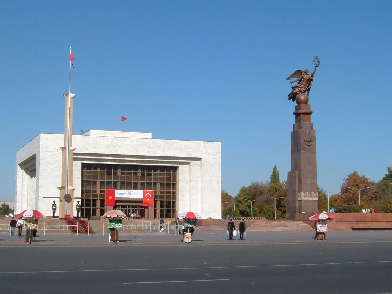 Bishkek_historical_museum.webp