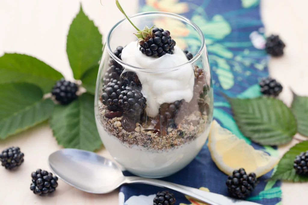 blackberry_breakfast_parfait_1024.webp