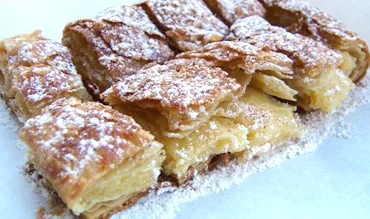 Bougatsa_with_cream_and_cinnamon.webp