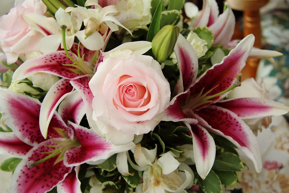bouquet-of-flowers-2166918_960_720.webp