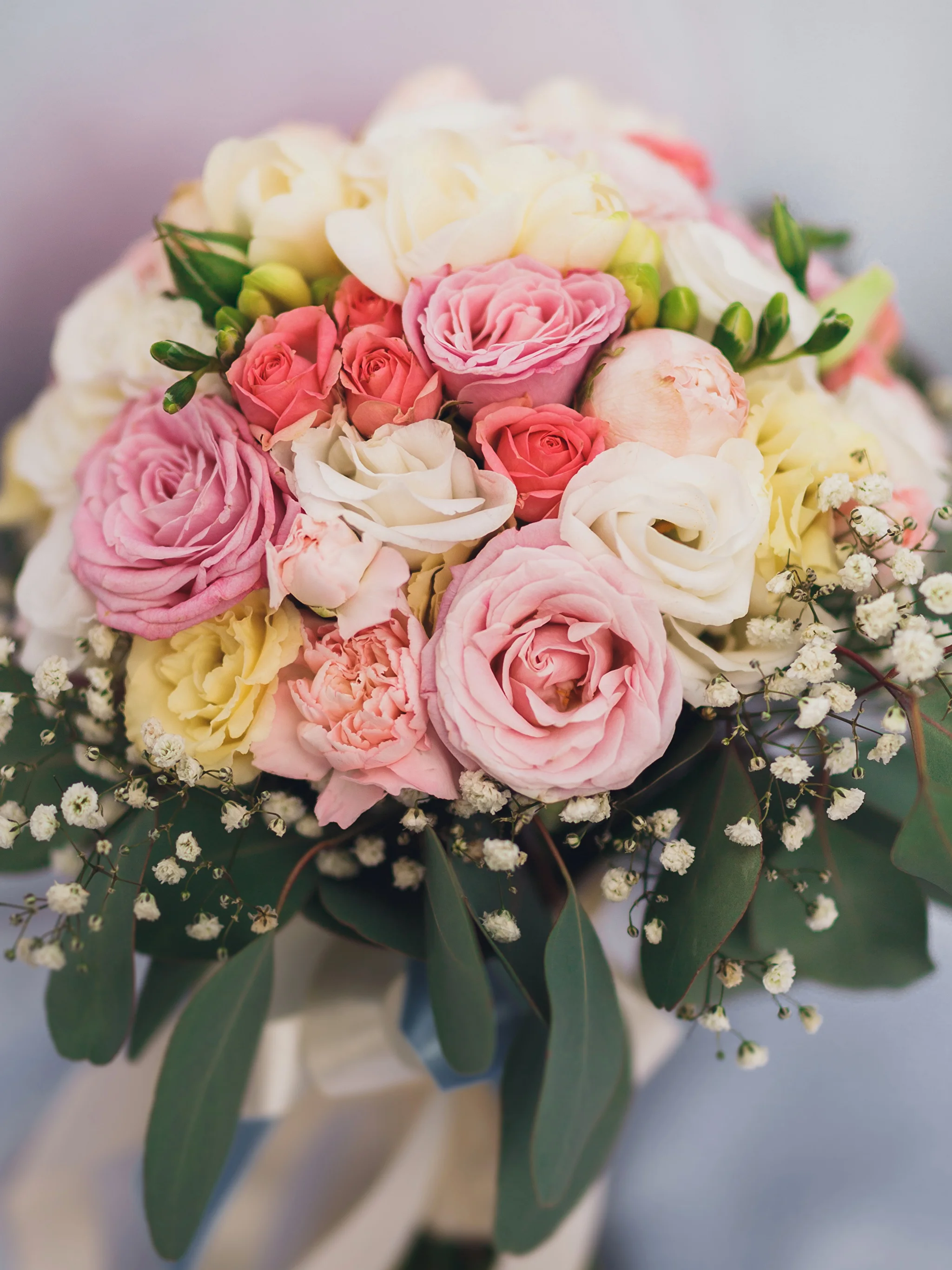 Bouquets_Roses_Eustoma_511610_2048x2732.webp