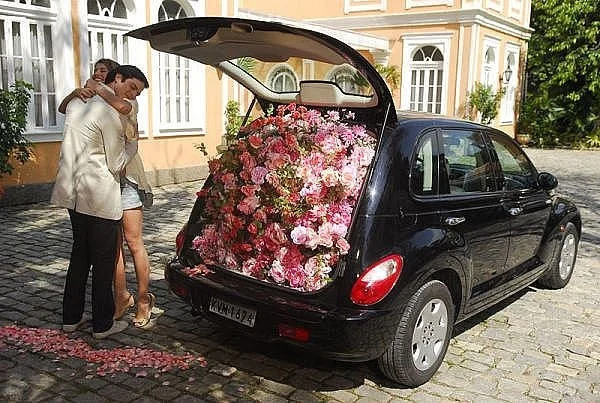 boy-car-couple-flowers-Favim.com-491572.webp