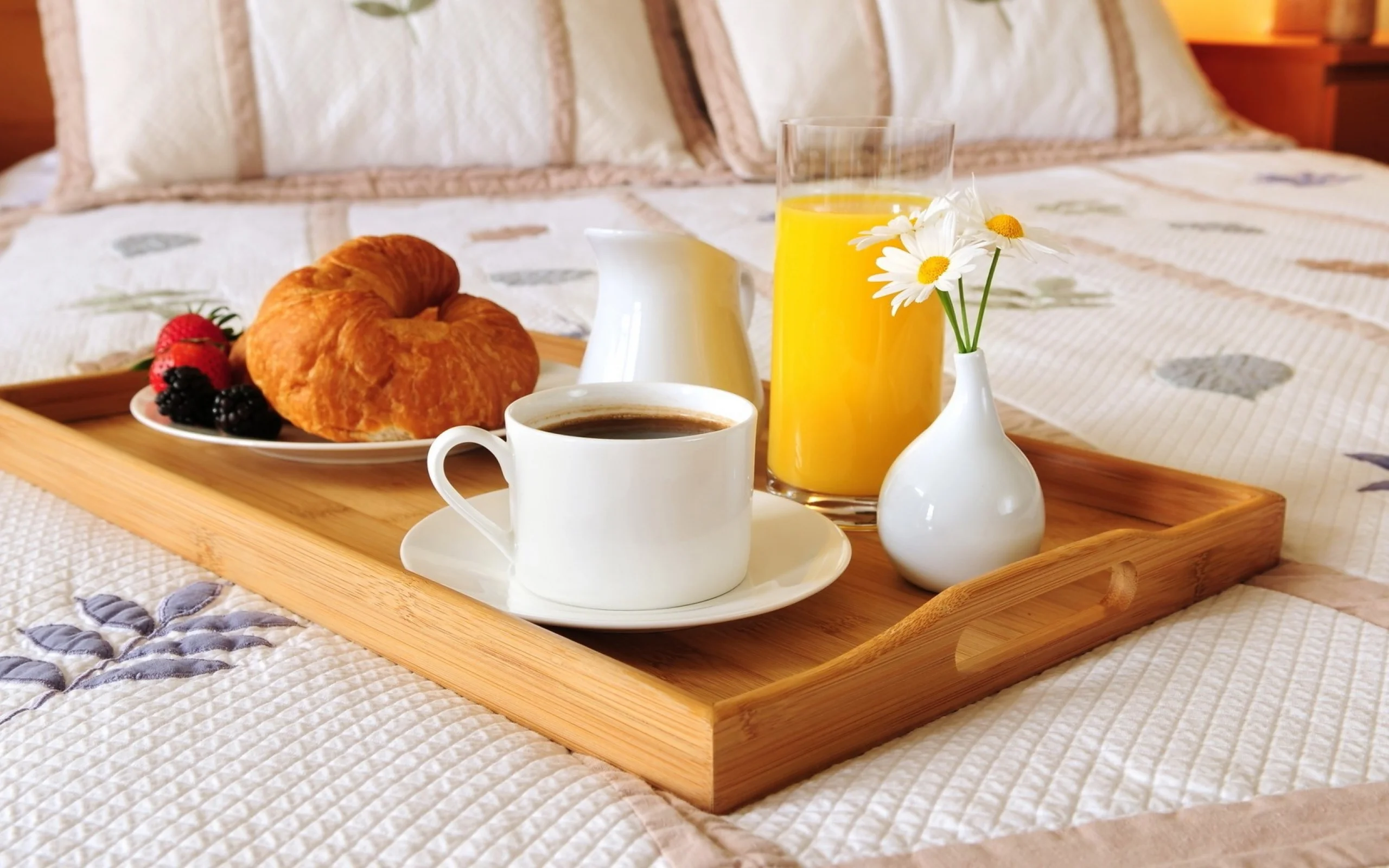 breakfast-bed.webp