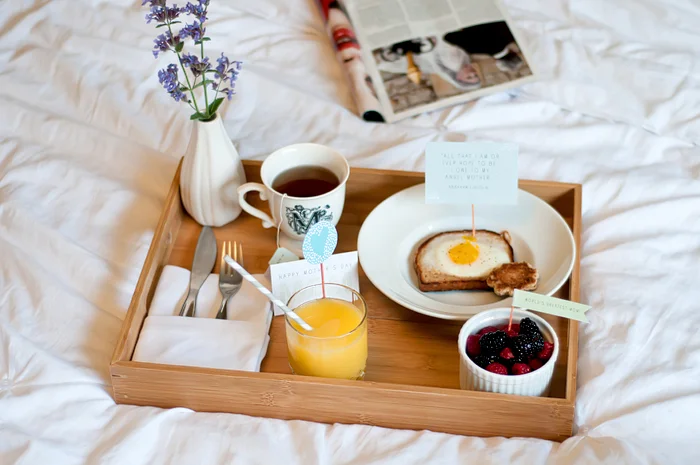 breakfast-in-bed-via-www.acupofmai.com_.webp