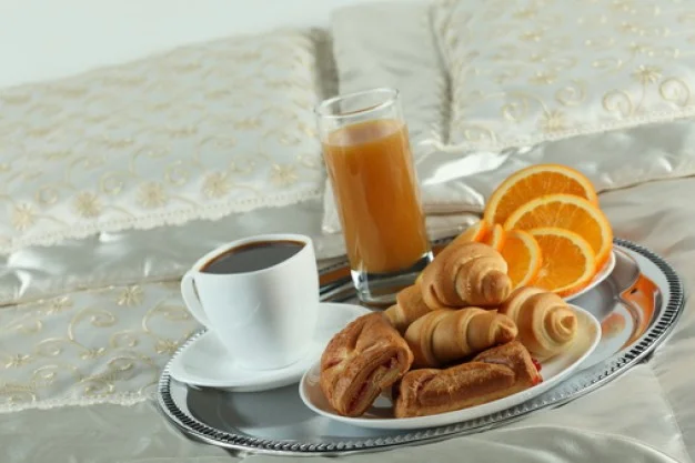 breakfast-in-bed-white-background-coffee-saucers_3330322.webp