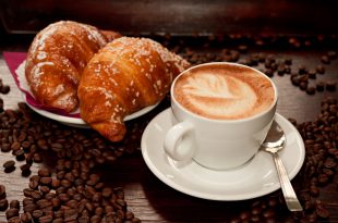 brioches-cornetto-caffe-cappuccino-croissant-Fotolia_97050686_Subscription_Monthly_M-310x205.jpg