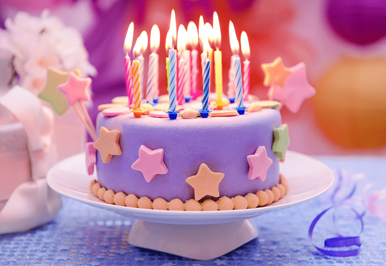 cakes_candles_sweets_469441_min.webp