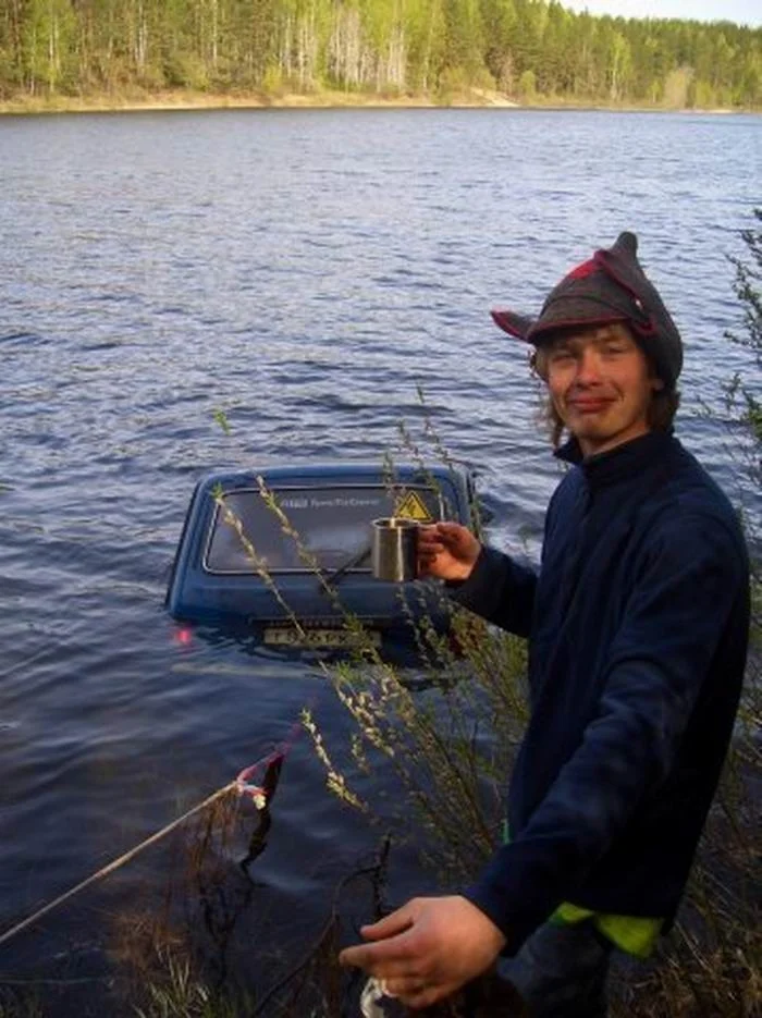 car_in_lake_fail_03[1].webp
