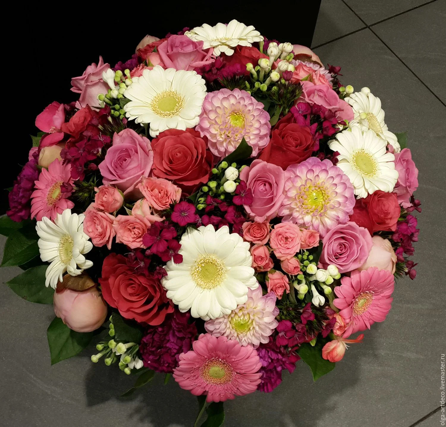 cc4c174ba4adc39a70482ac53ehz--tsvety-floristika-buket-iz-zhivyh-tsvetov.webp