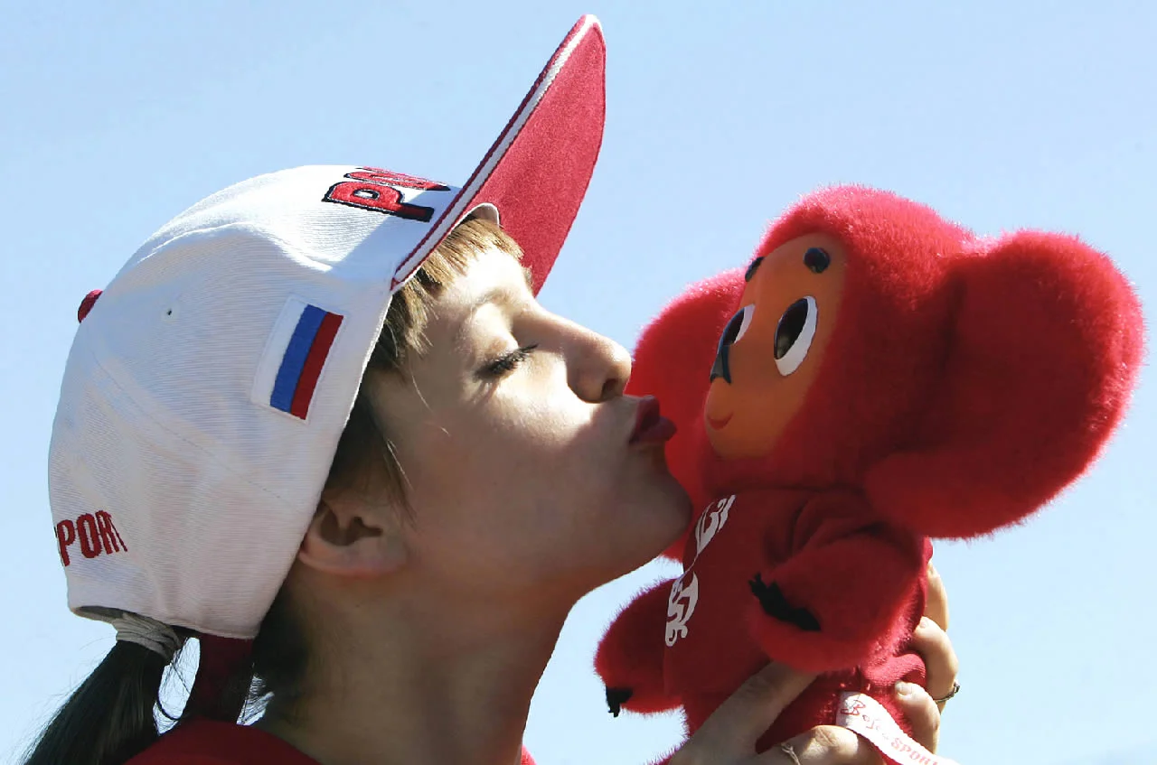 Cheburashka-olympic-kiss.webp