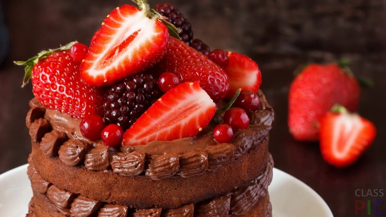 chocolate-cake-with-fresh-strawberries[1].webp