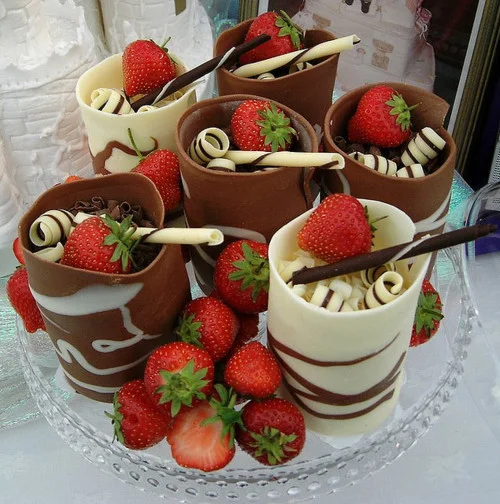 chocolate-delicious-strawberries-Favim.com-331029.webp