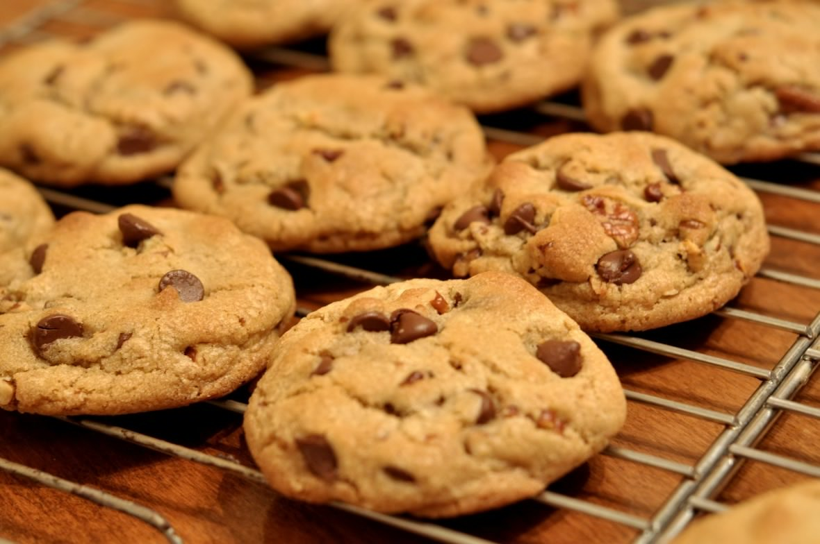 Chocolate_Chip_Cookies_-_kimberlykv-1180x784.jpg