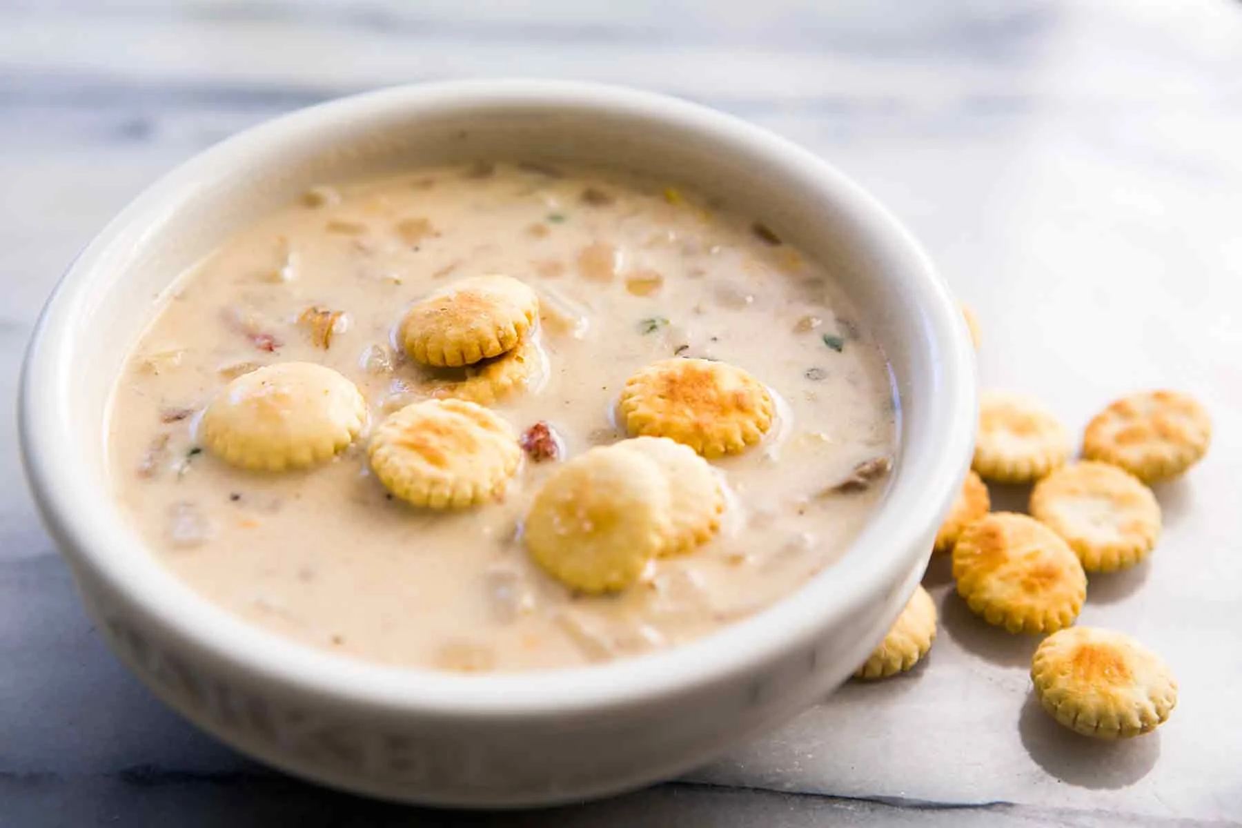 clam-chowder-horiz-a-1800.webp