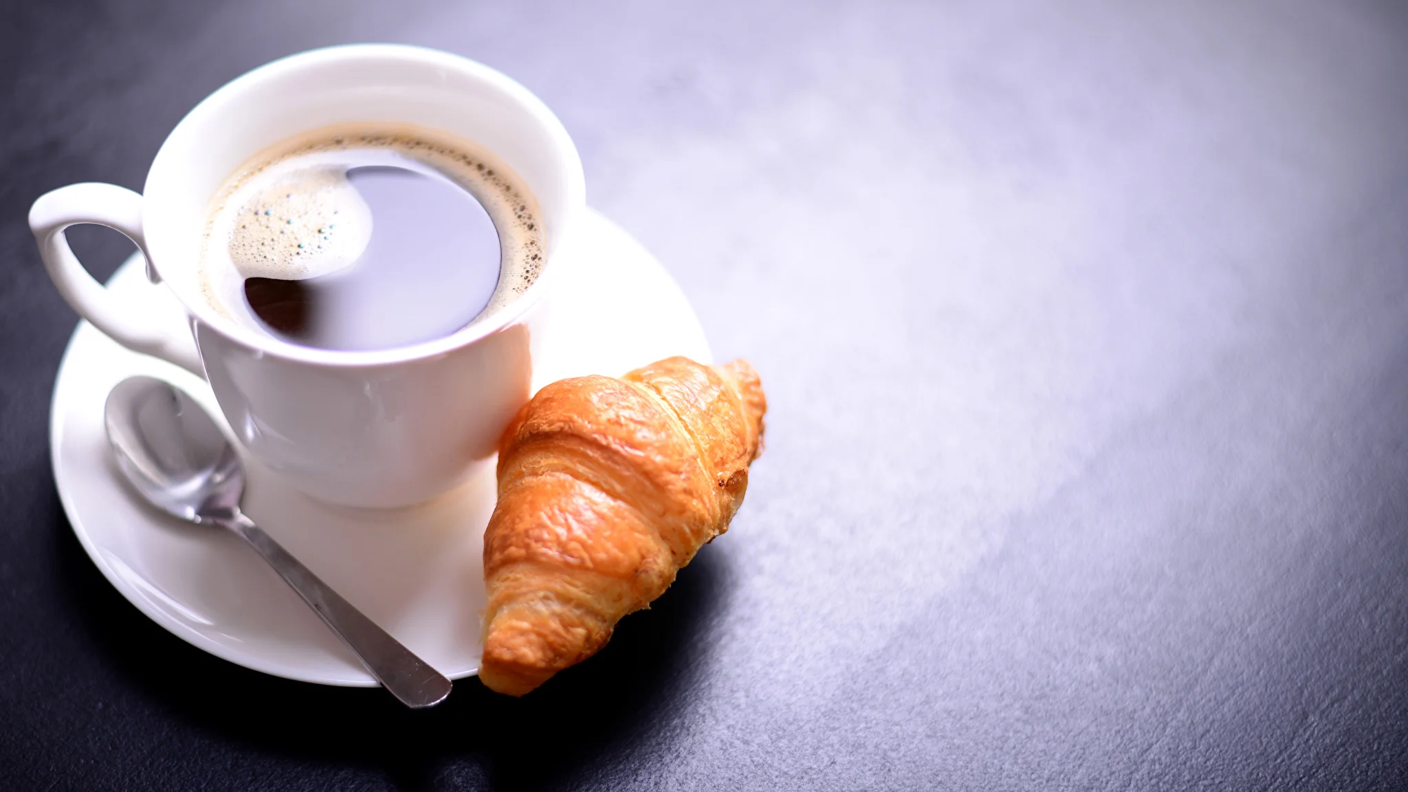 Coffee_Croissant_Cup_Spoon_543322_2048x1152.webp
