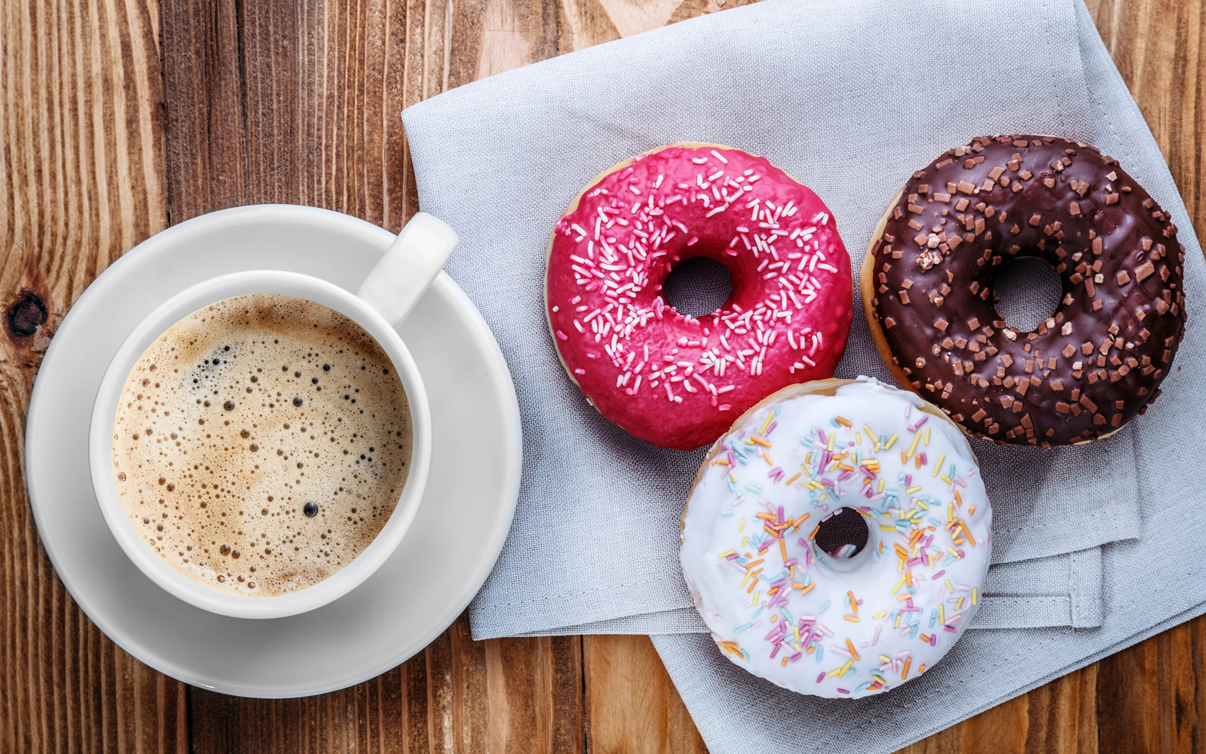 Coffee_Donuts_Cup_530805_3840x2400.webp