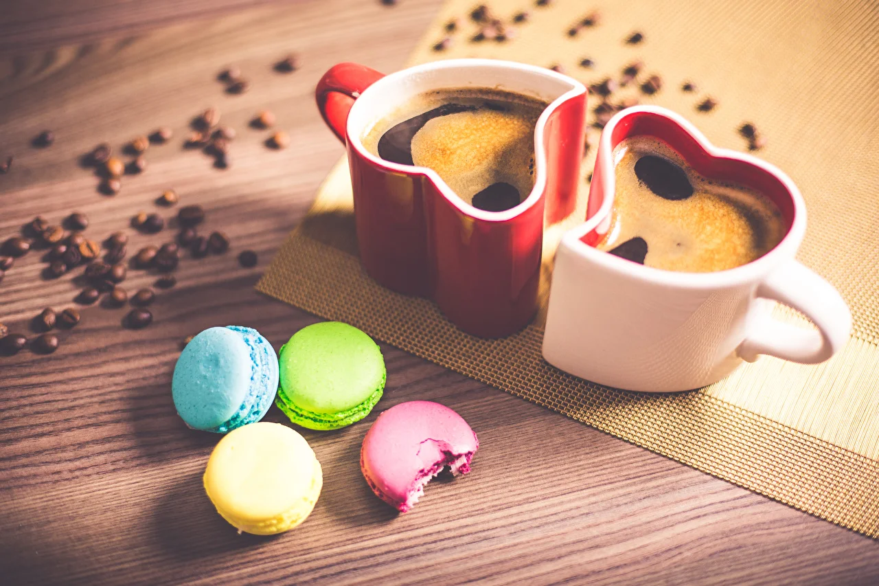 Coffee_Valentine's_Day_Mug_Heart_Macaron_515380_1280x853.webp