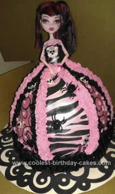 coolest-monster-high-doll-cake-21681278.webp