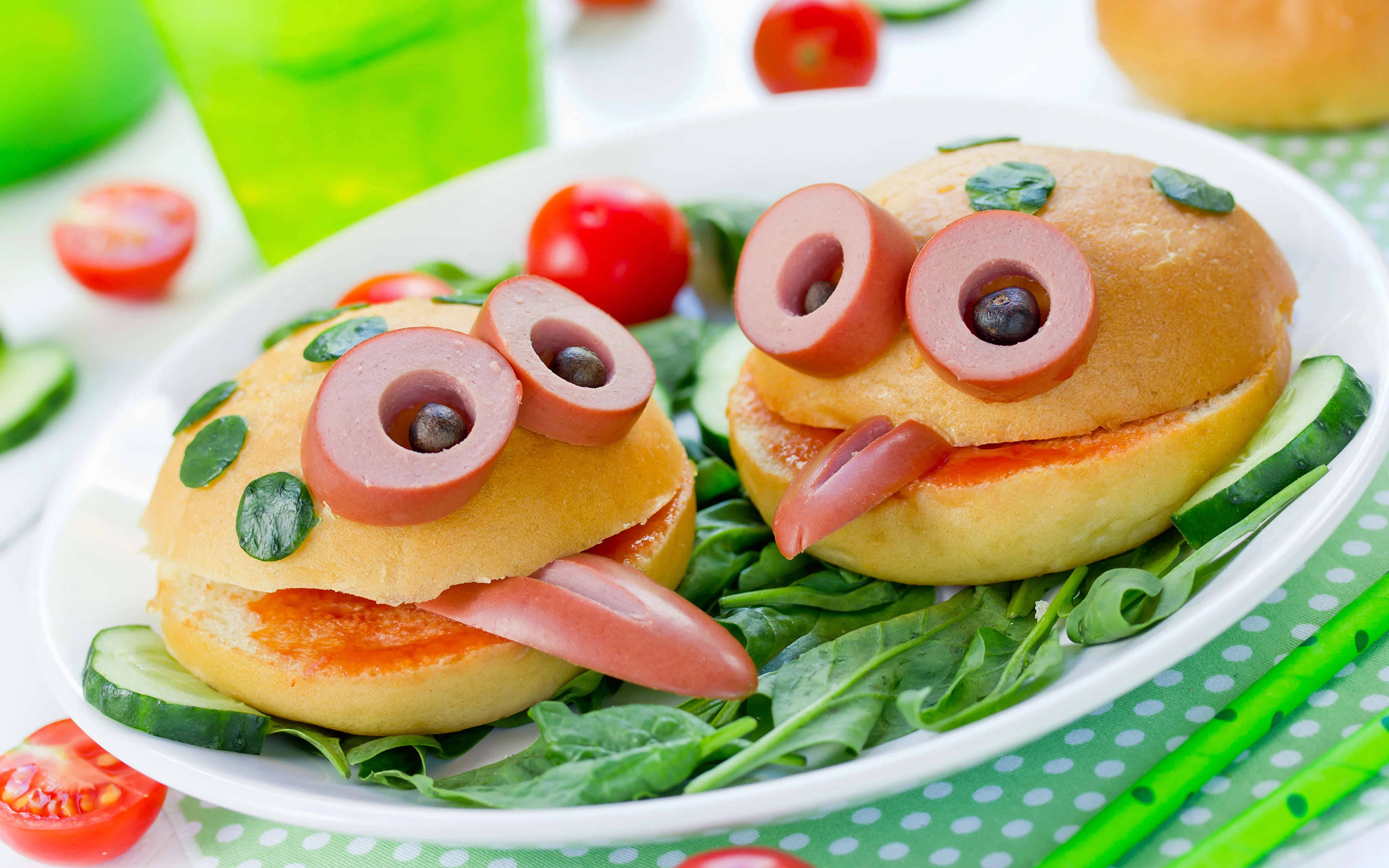 Creative_Fast_food_Buns_Vienna_sausage_Vegetables_540662_3840x2400.webp