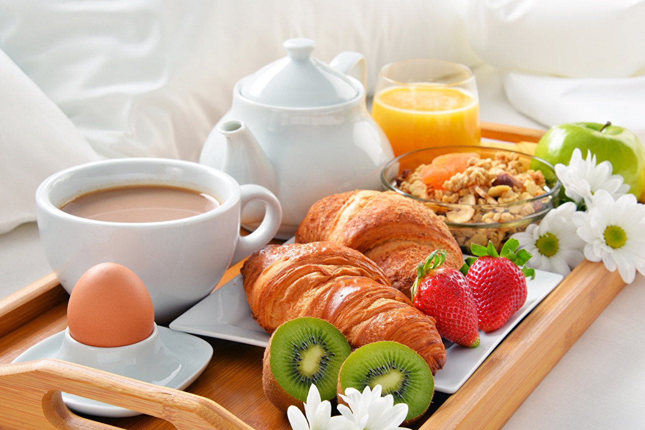 Croissant_Coffee_Kiwi_Breakfast_538663_1280x854.jpg