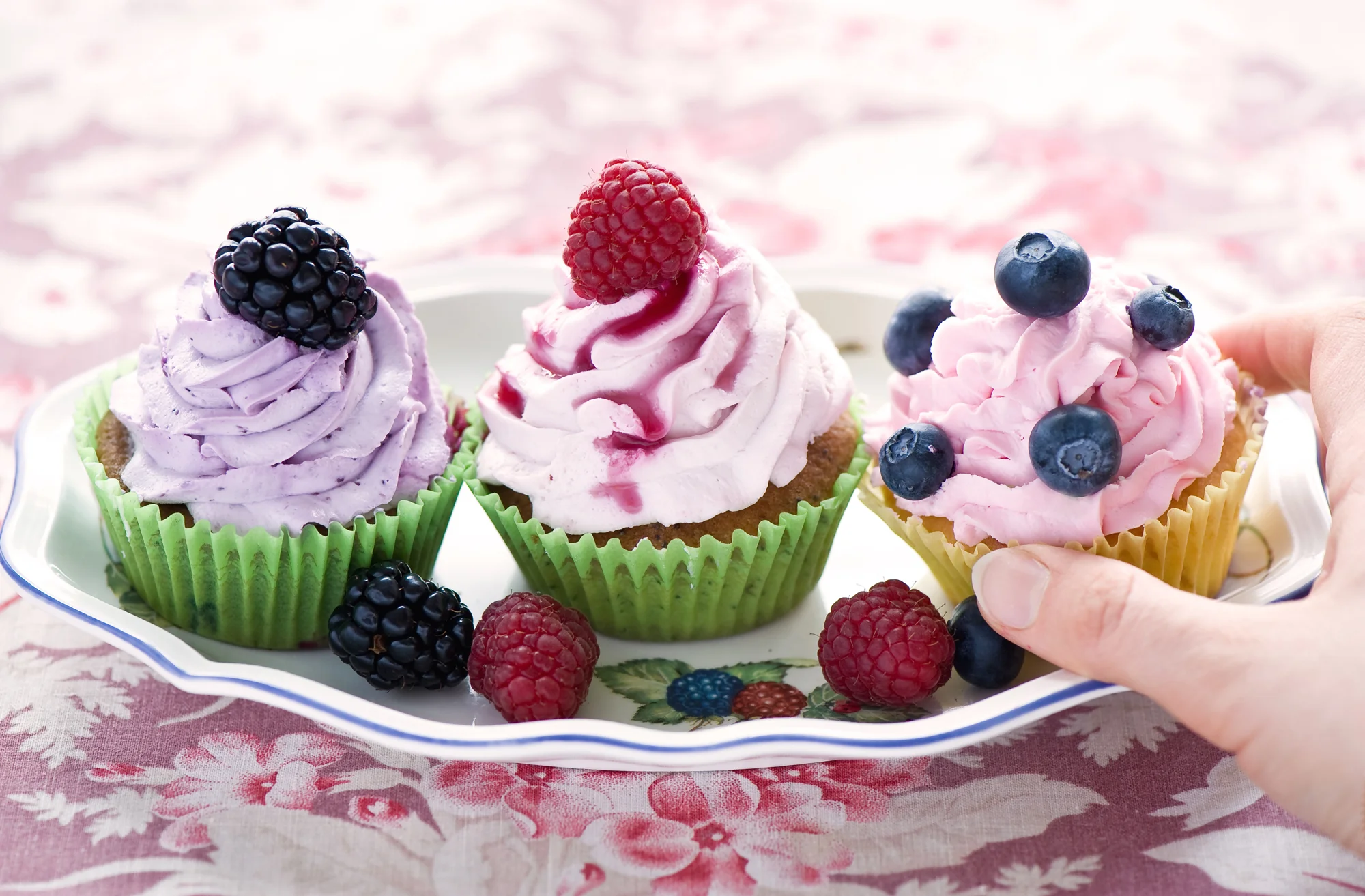 Cupcake_Berry_Sweets_448017.webp