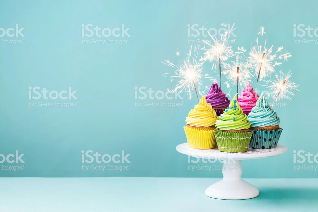 cupcakes-with-sparklers-picture-id532180276.webp