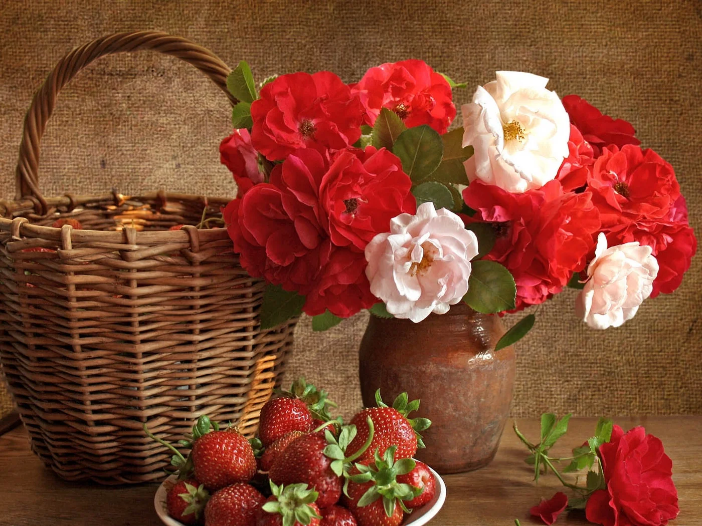 cvety_buket_klubnika_natyurmort_89067_1400x1050.webp