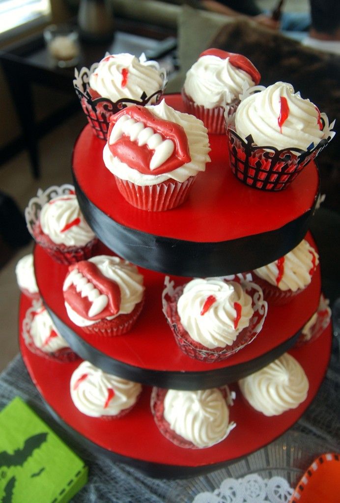 d0b86bd9e313158a353e279f69f81882--birthday-cupcakes-party-cupcakes.jpg