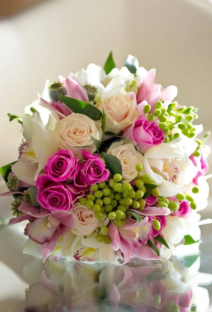 db6b5f19096e7bb1ba0b78a91f010dca--white-roses-pink-white.jpg