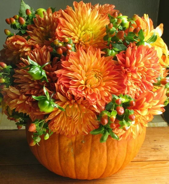 delightful-dahlias-creative-arrangements2-1.webp