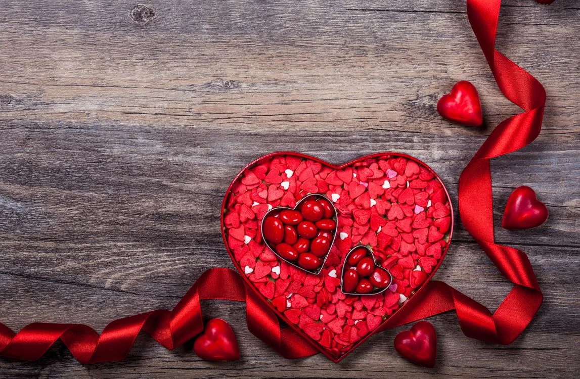 den-svyatogo-valentina-den-vlyublennyh-s-dnyom-svyatogo-valentina-s-dnyom-vseh-vlyublyonnyh-x...webp