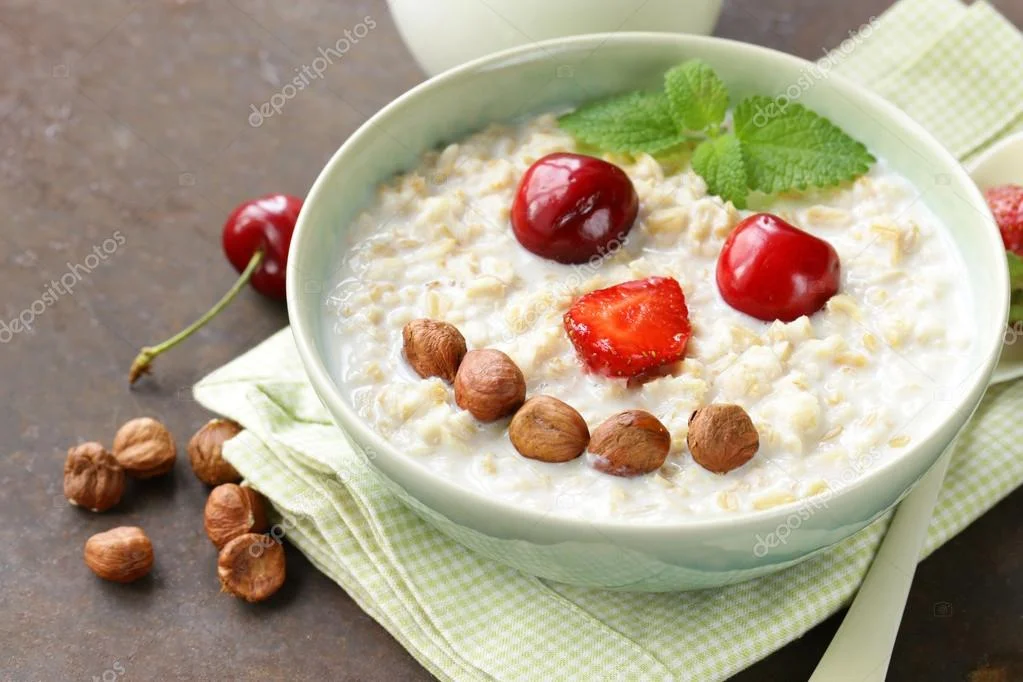 depositphotos_109474326-stock-photo-oatmeal-porridge-with-milk-and.webp