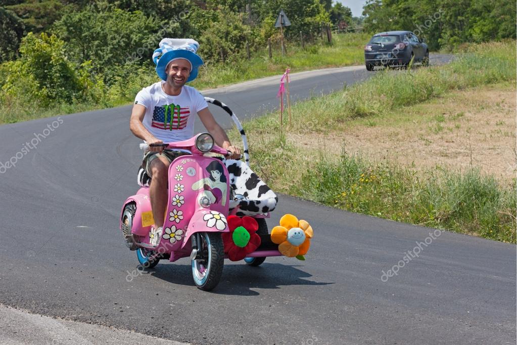 depositphotos_11138600-stock-photo-funny-vespa-sidecar.jpg