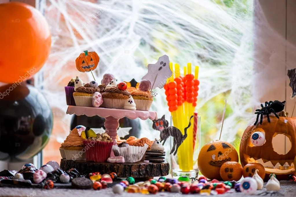 depositphotos_116010366-stock-photo-table-set-for-halloween-dinner.webp