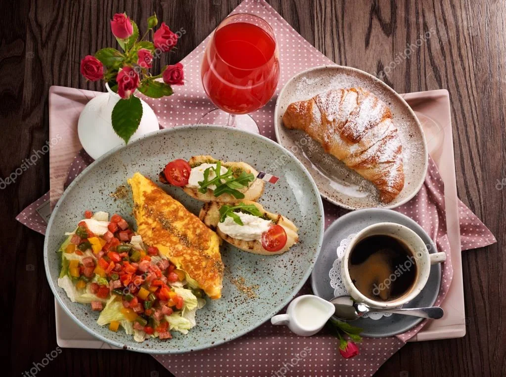 depositphotos_129638568-stock-photo-a-traditional-france-breakfast.webp