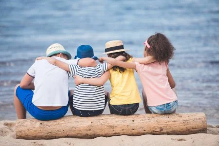 depositphotos_160970224-stock-photo-children-sitting-at-seaside.webp
