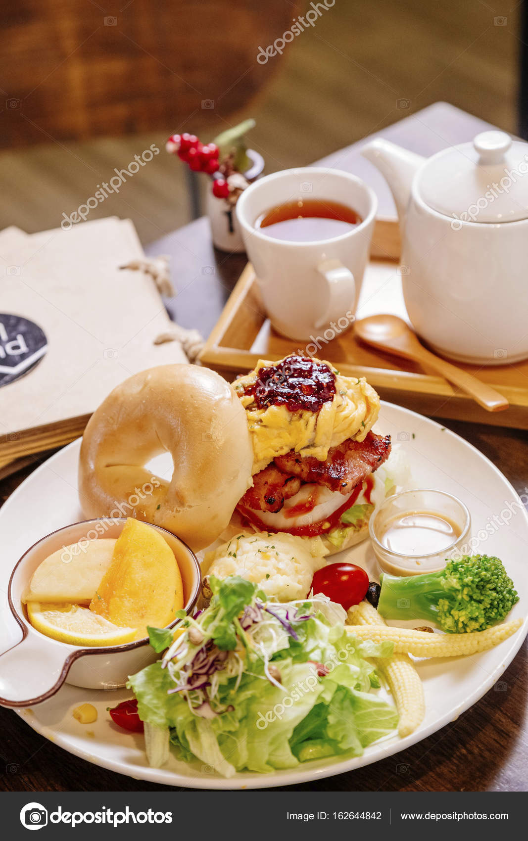 depositphotos_162644842-stock-photo-delicious-breakfast-on-plate.jpg