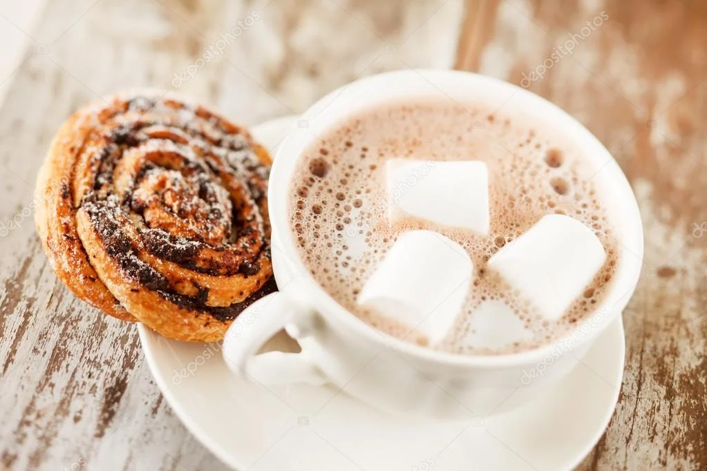 depositphotos_16958501-Cinnamon-rolls-with-cocoa.webp