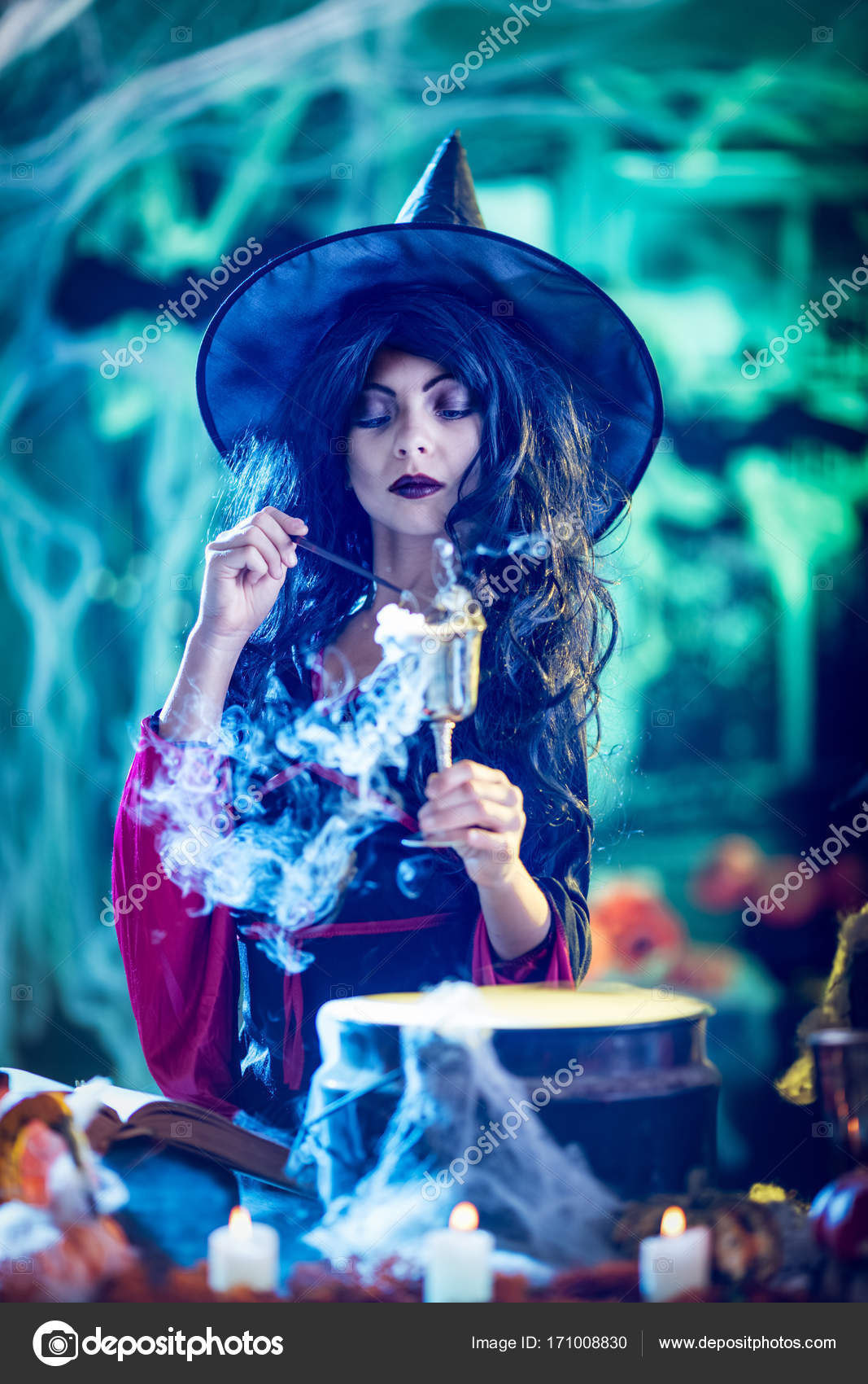 depositphotos_171008830-stock-photo-magic-potion-in-the-goblet.jpg