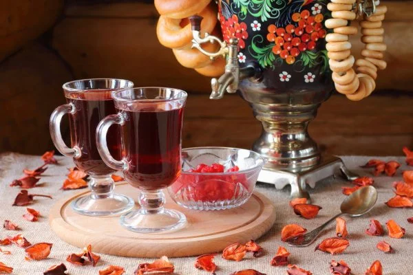 depositphotos_176931918-stock-photo-russian-tea-from-a-samovar.webp