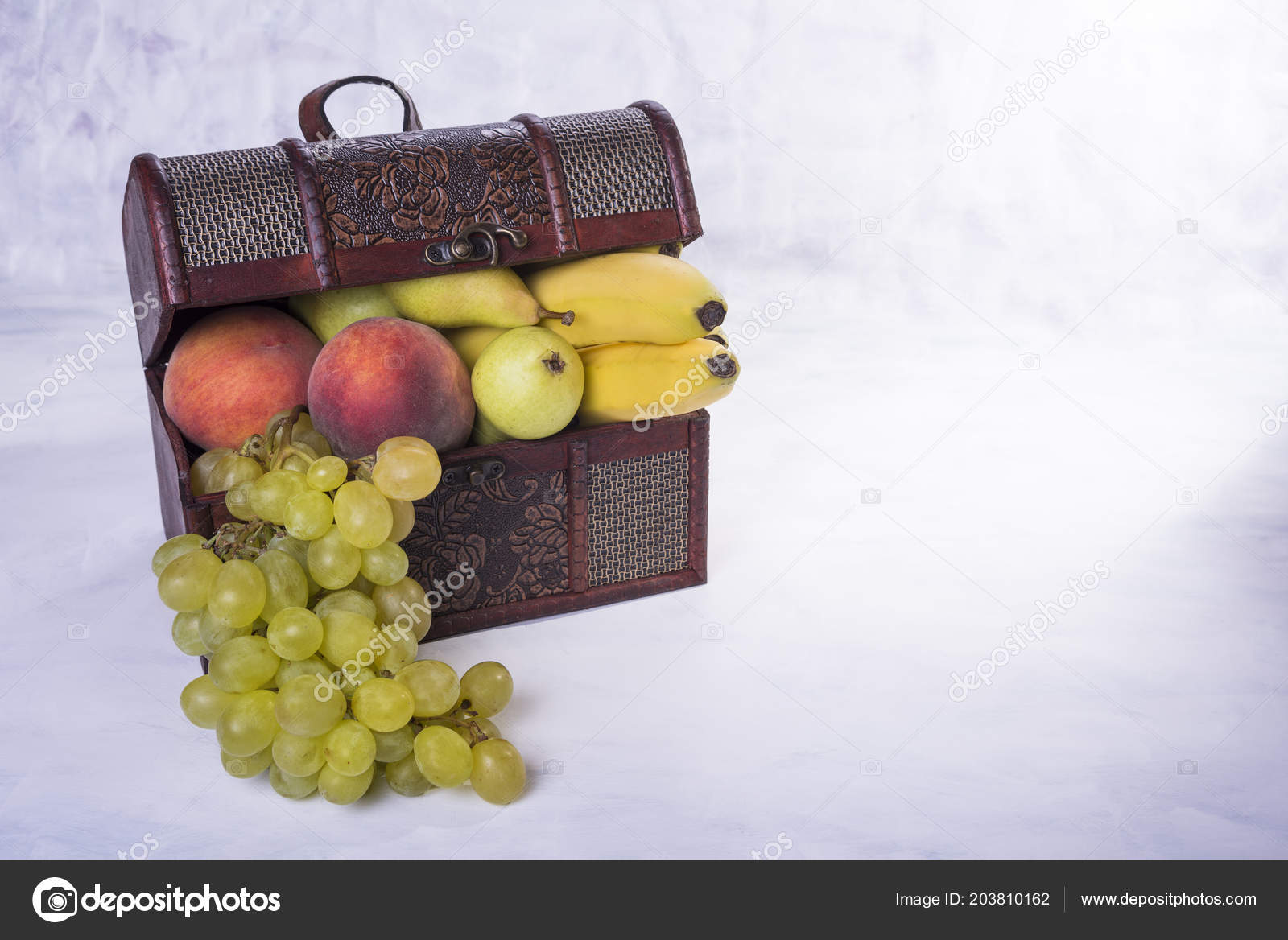 depositphotos_203810162-stock-photo-chest-full-fruit-grapes-pears.jpg