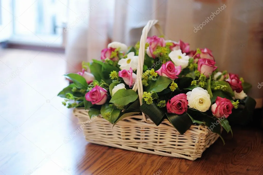 depositphotos_26616901-stock-photo-bouquet-of-flowers-in-basket.webp