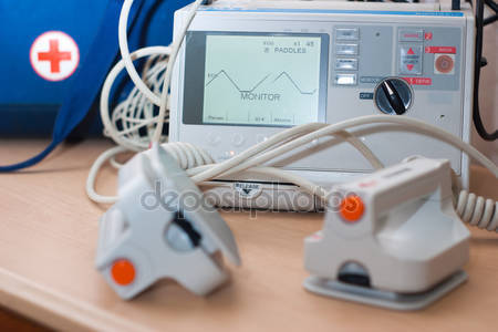 depositphotos_27585999-stock-photo-defibrillator.jpg