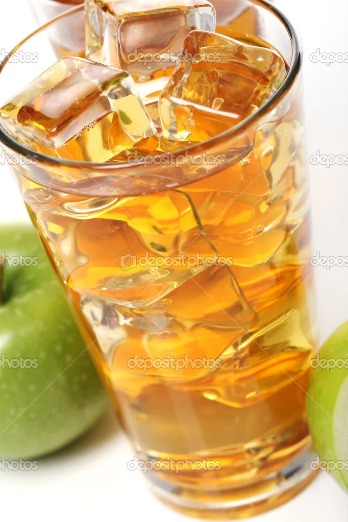 depositphotos_36770393-Apple-juice-with-ice.webp